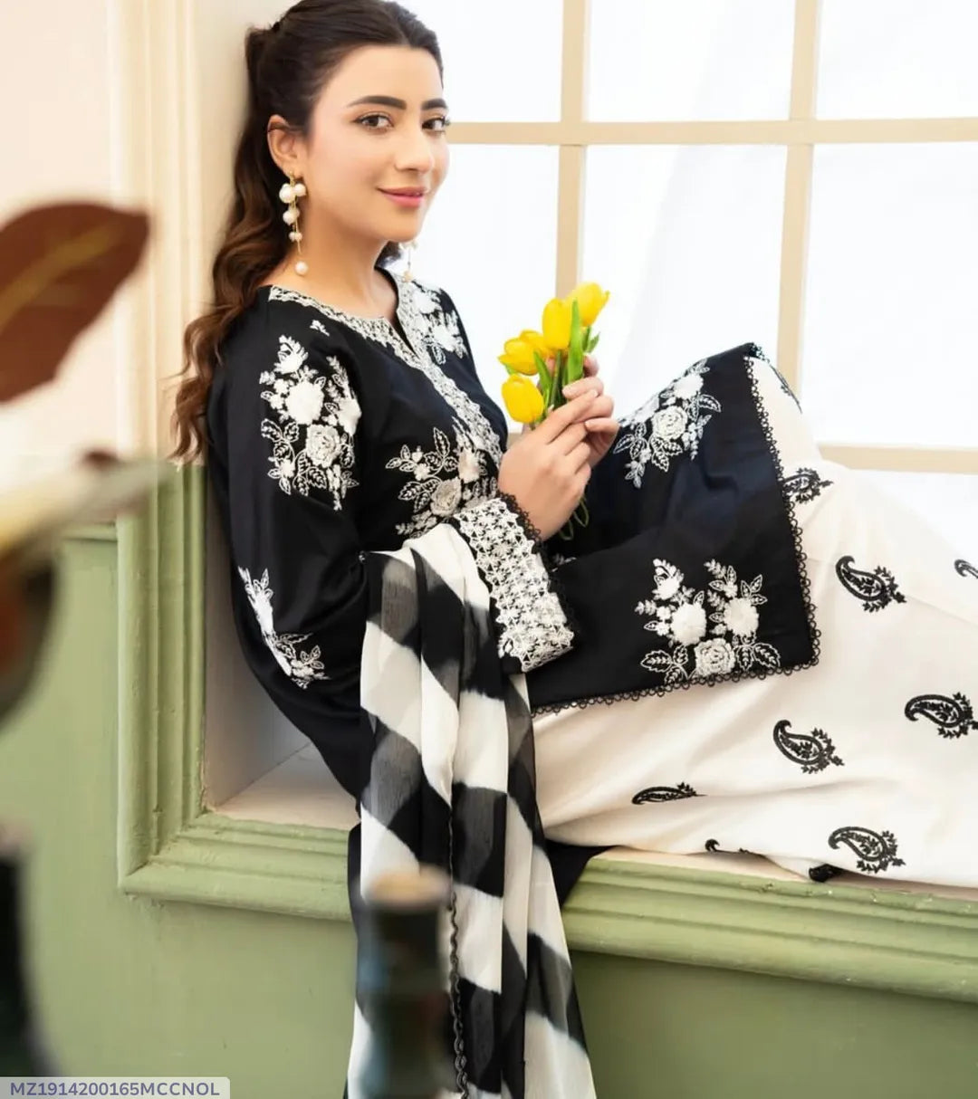 ZARASHAHJAHAN 3 Pcs Unstitched Embroidered Suit