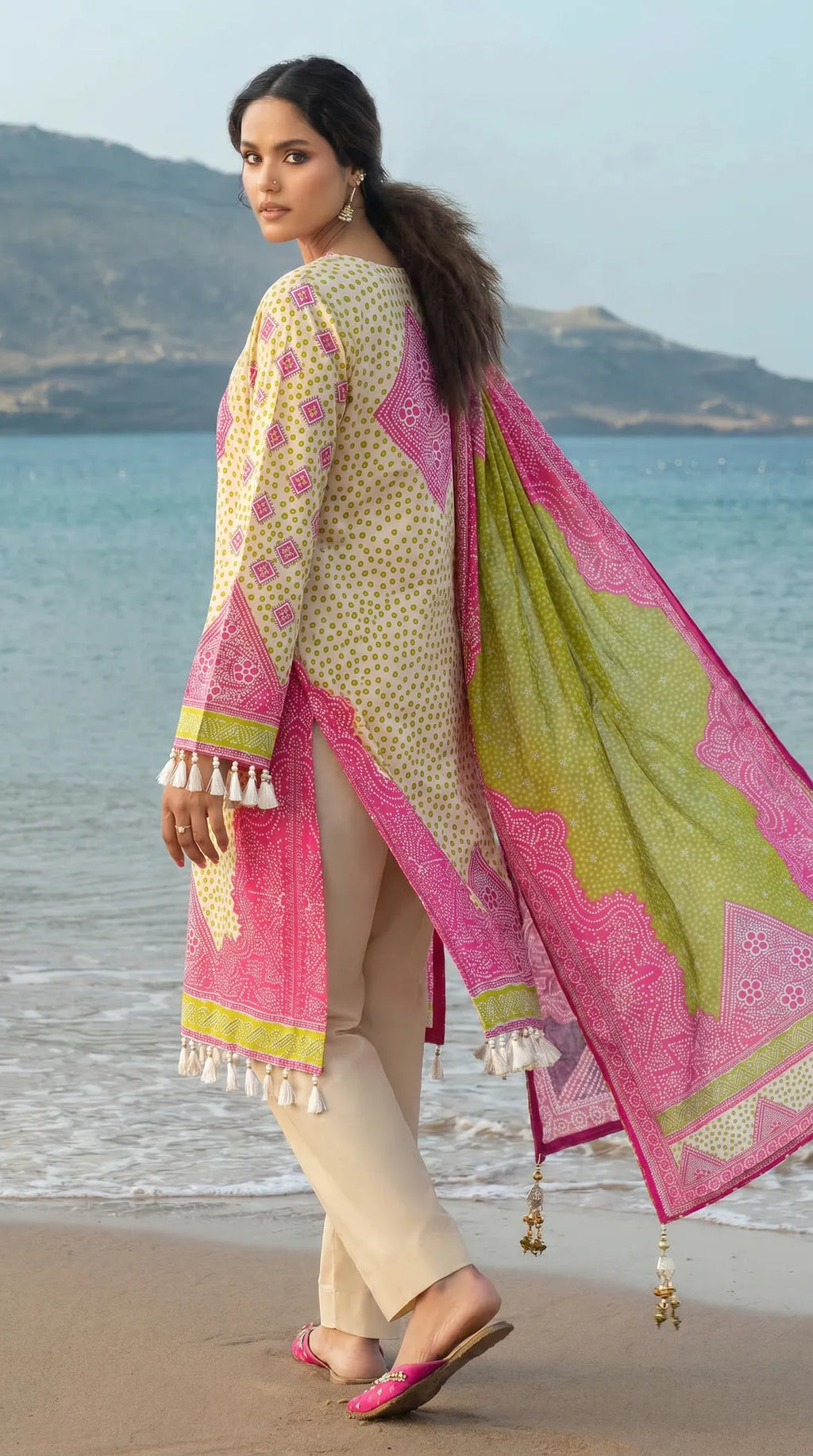 3 Pcs Women's Unstitched Printed Suit