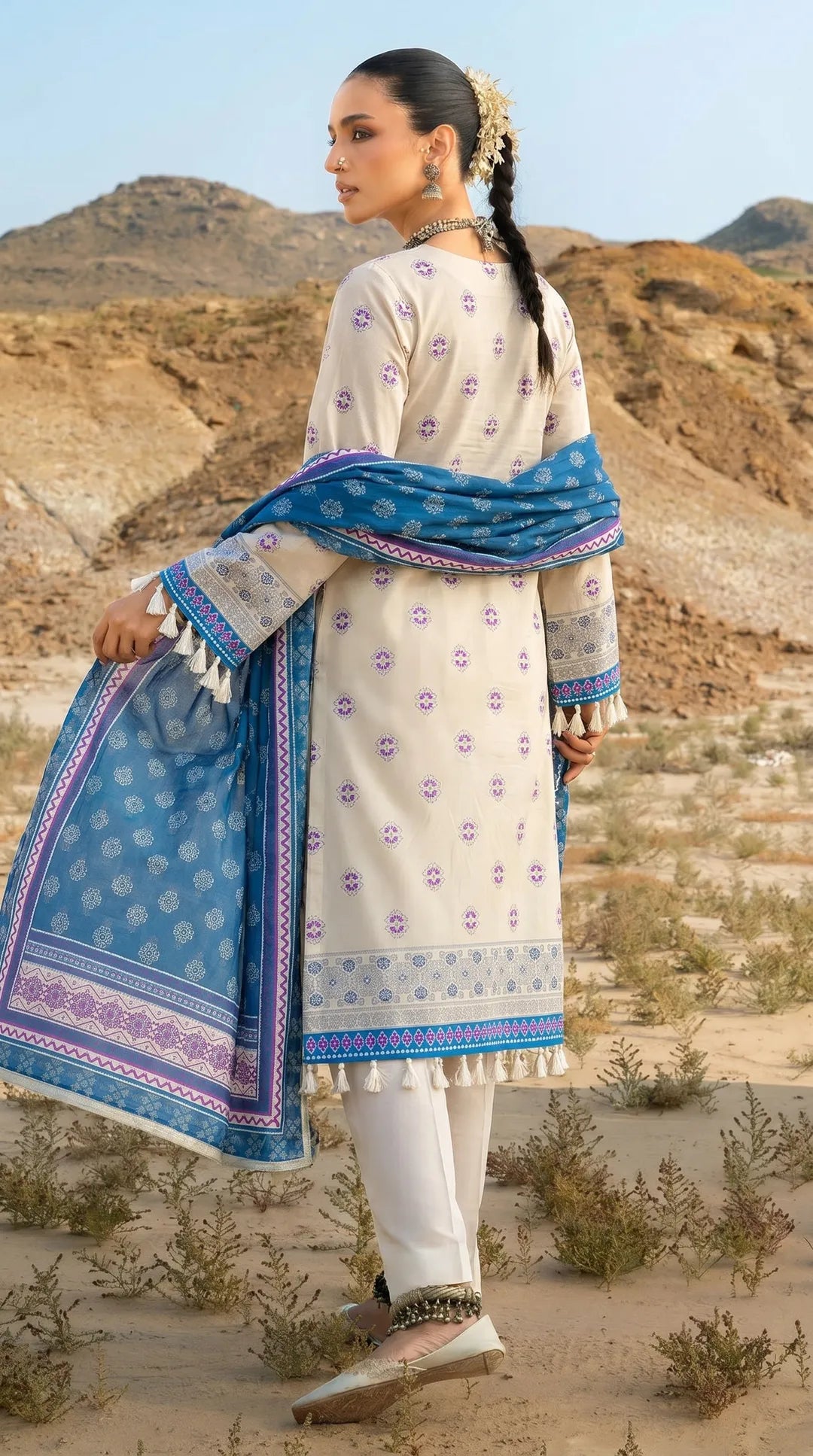 3 Pcs Women's Unstitched Printed Suit